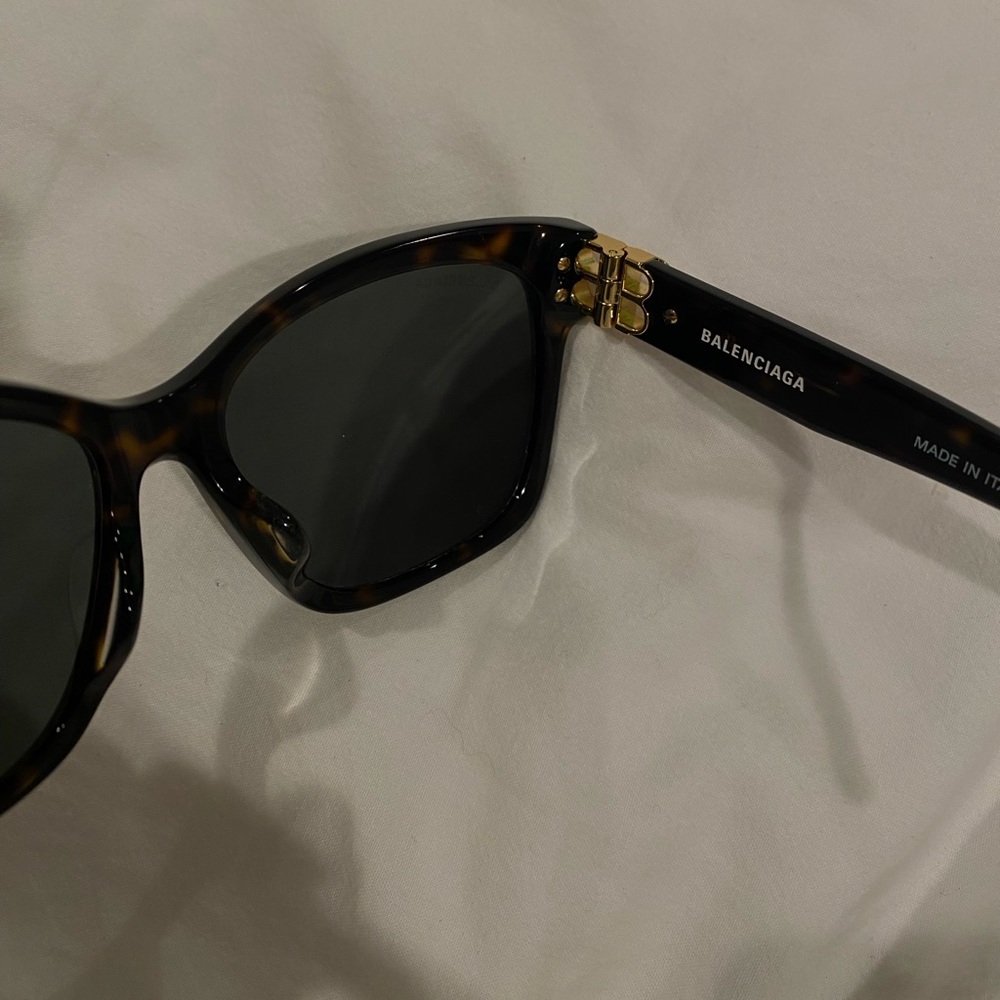BALENCIAGA WOMEN'S DYNASTY CAT SUNGLASSES IN DARK HAVANA - Picture 6 of 7